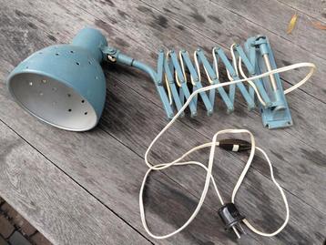 Vintage schaarlamp beschikbaar voor biedingen