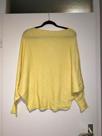 gele vleermuis mouwen trui longsleeve mt 38 - 42 beschikbaar voor biedingen