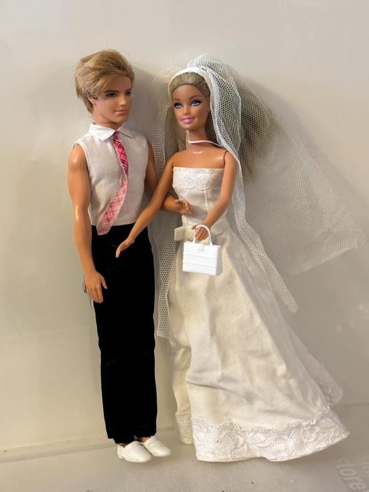 Leuk Barbie bruispaar, Kinderen en Baby's, Speelgoed | Poppen, Gebruikt, Barbie, Ophalen of Verzenden