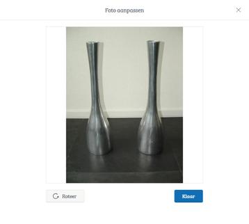Massieve zilverkleurige metalen vazen 60 cm beschikbaar voor biedingen