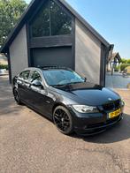 BMW 320i HIGH EXCUTIVE met twee setjes velgen, Auto's, Zwart, 4 cilinders, Zwart, 14 km/l