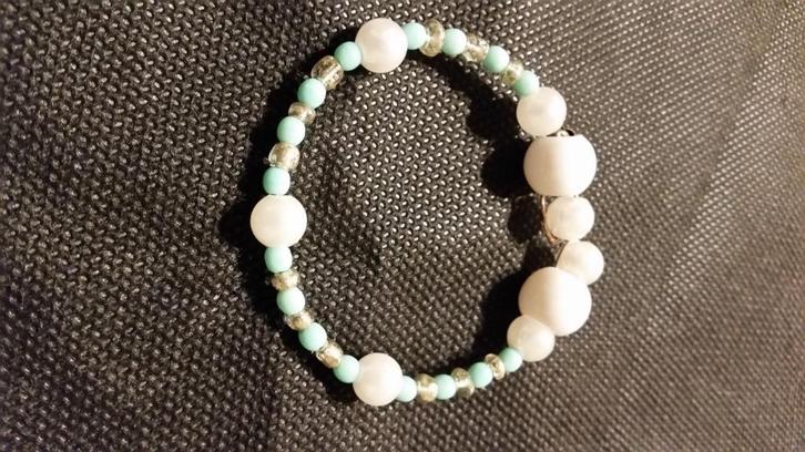 Mooie spiraal kinderarmband. Past altijd., Sieraden, Tassen en Uiterlijk, Armbanden, Nieuw, Overige materialen, Groen, Ophalen of Verzenden