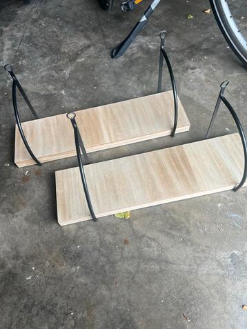 2 Wandplankjes - Stijlvol en praktisch! beschikbaar voor biedingen
