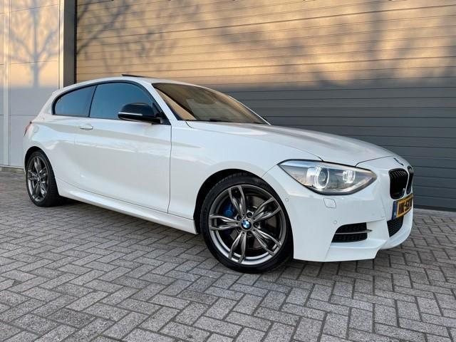 BMW 1-serie M135i 3DR (F20) AUT 2012 Wit (N55; motor defect), Auto's, BMW, Particulier, 1-Serie, ABS, Adaptieve lichten, Airbags