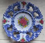 Portugees bord met opengewerkte rand, Antiek en Kunst, Antiek | Porselein, Ophalen of Verzenden