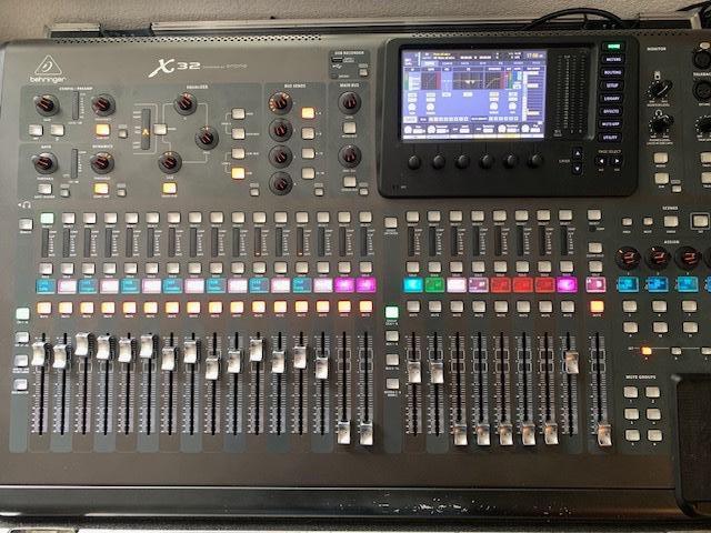 Behringer X32 Mengtafel met 2x S16 Digitale Stagebox, Muziek en Instrumenten, Mengpanelen, Zo goed als nieuw, 20 kanalen of meer