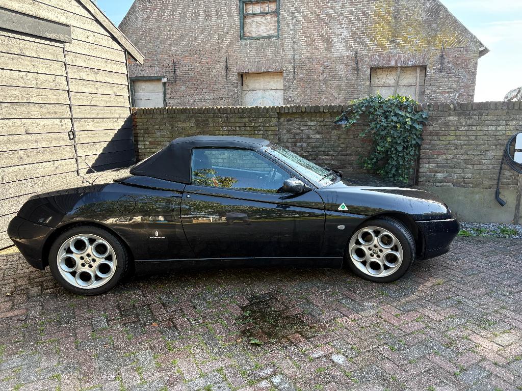 Alfa Romeo 2002 Zwart (volledige historie, weinig km's), Voorwielaandrijving, 1345 kg, Zwart, Cabriolet