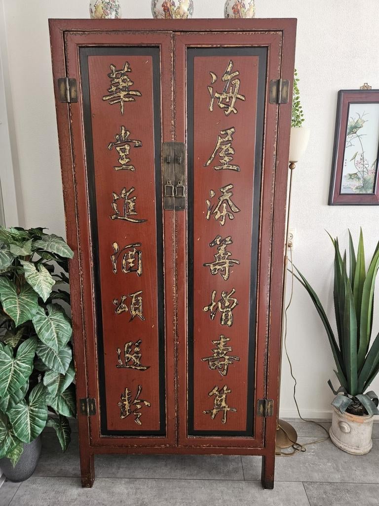 Chinese kast met karakters erop, Ophalen, 25 tot 50 cm, Met deur(en), 150 tot 200 cm