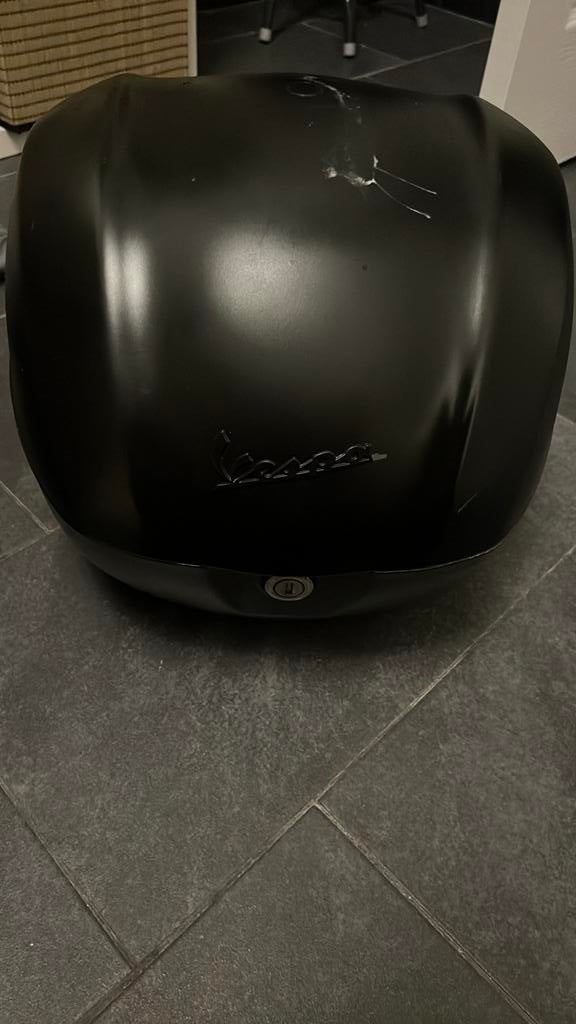 Vespa sprint topkoffer, Ophalen, Zo goed als nieuw