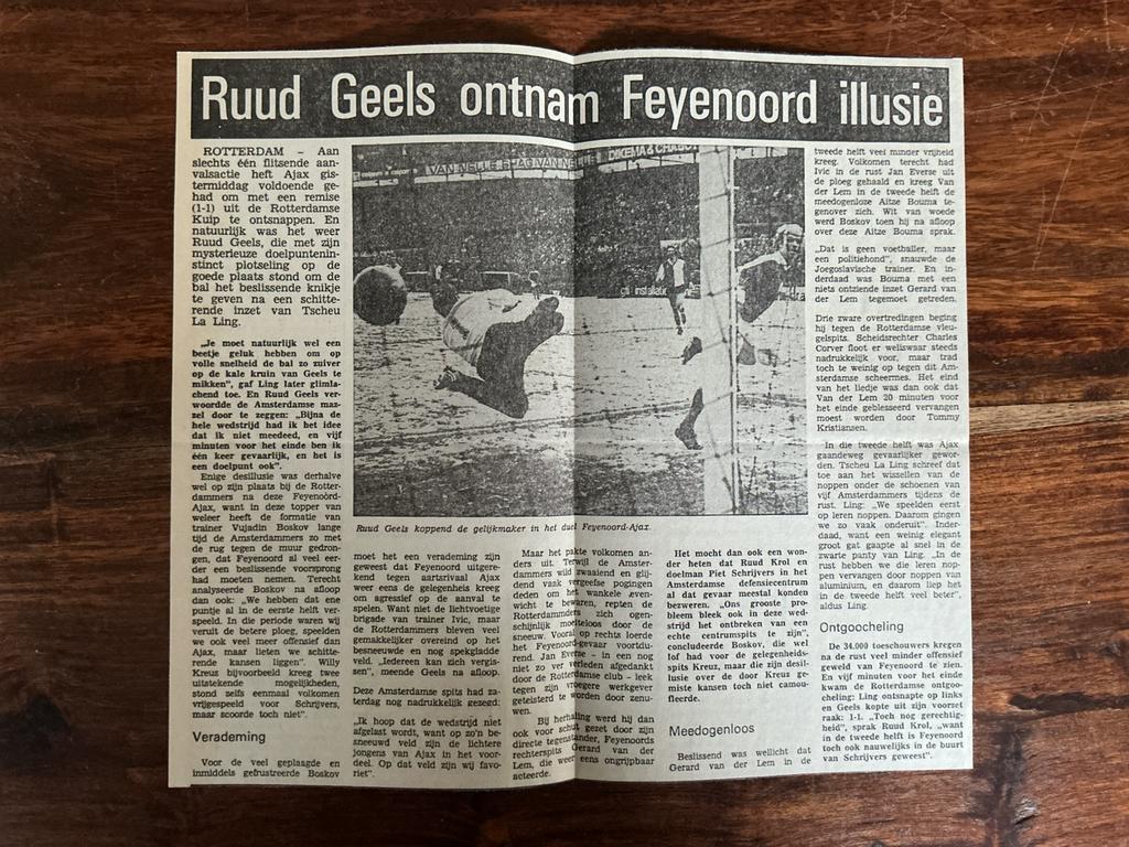 Voetbal krantenartikel Feyenoord Ajax februari 1978 Geels, Verzamelen, Tijdschriften, Kranten en Knipsels, Knipsel(s), 1960 tot 1980