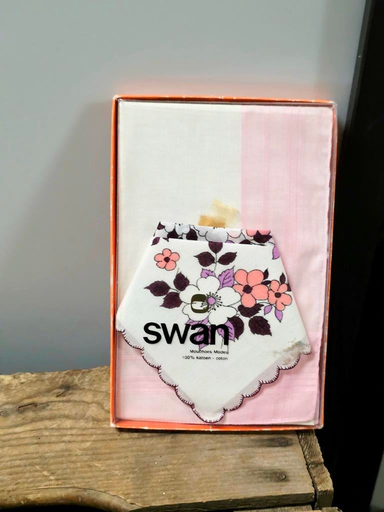 Vintage Deadstock Brand New "Swan" ' Handkerchiefs, Kleding | Dames, Overige Dameskleding, Ophalen of Verzenden, Nieuw