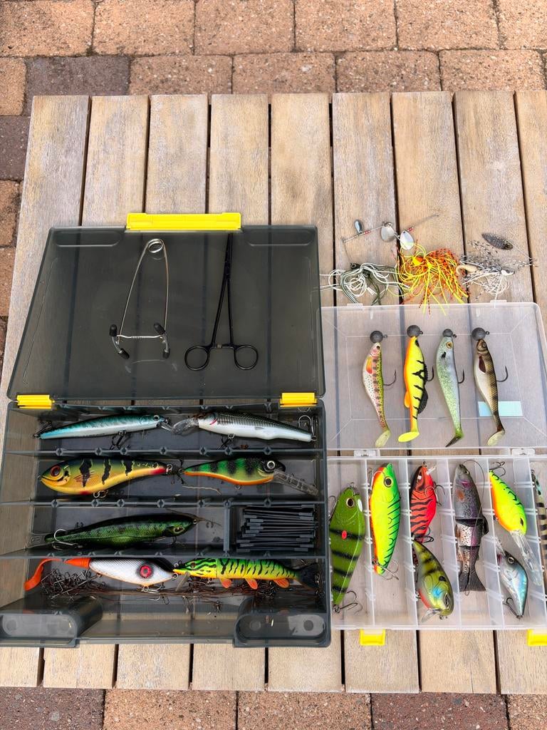 2 viskoffers met aasjes, Ophalen of Verzenden, Zo goed als nieuw, Overige typen