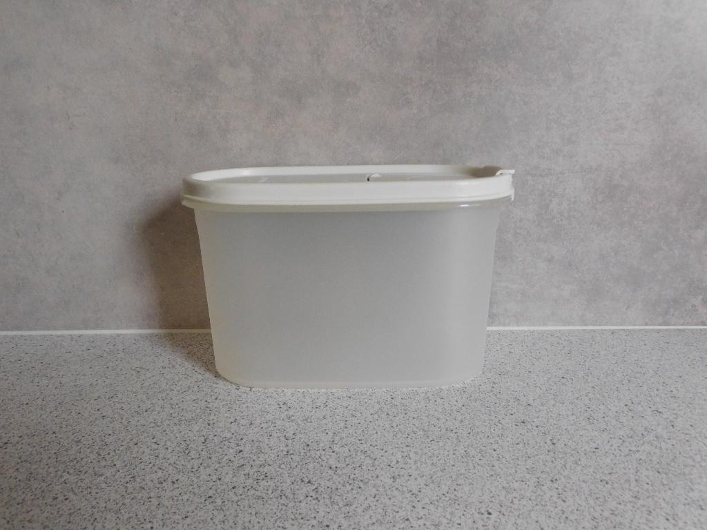 Tupperware Ruimtespaarder Ovaal 1,1 ltr. Crème, Ophalen of Verzenden, Zo goed als nieuw, Crème, Overige typen