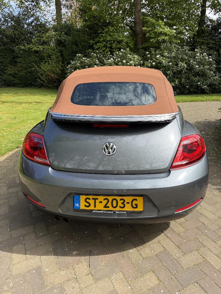 Volkswagen Beetle (Kever) 1.4 TSI 110KW Cabriolet 2016 Grijs, Auto's, Volkswagen, Voorwielaandrijving, 1334 kg, Beetle (Kever)