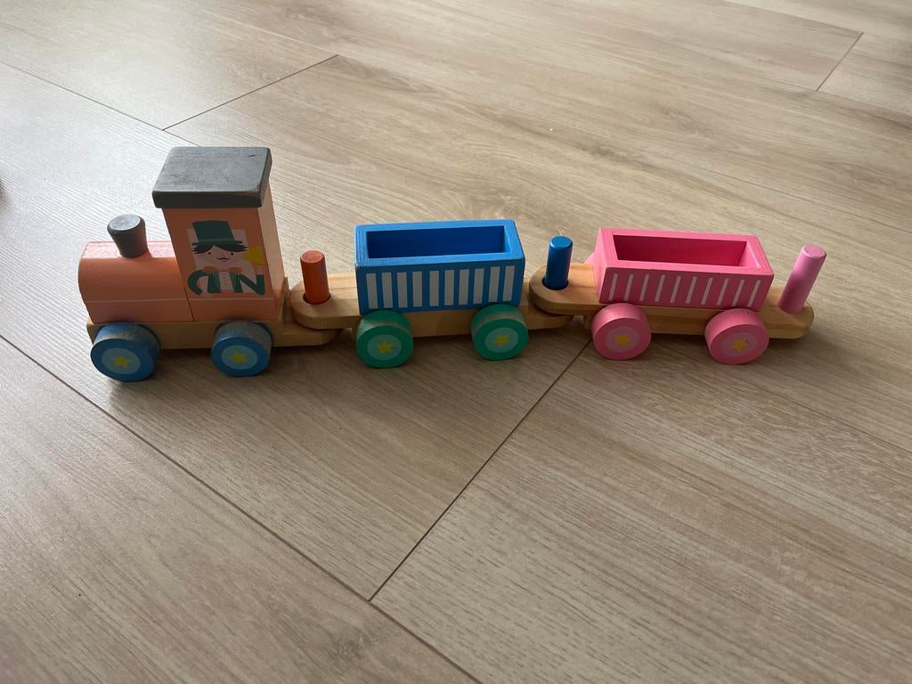 Houten speelgoedtrein met 2 wagonnetjes van HEMA, Kinderen en Baby's, Speelgoed | Houten speelgoed, Ophalen, Gebruikt, Duw- of Trekspeelgoed
