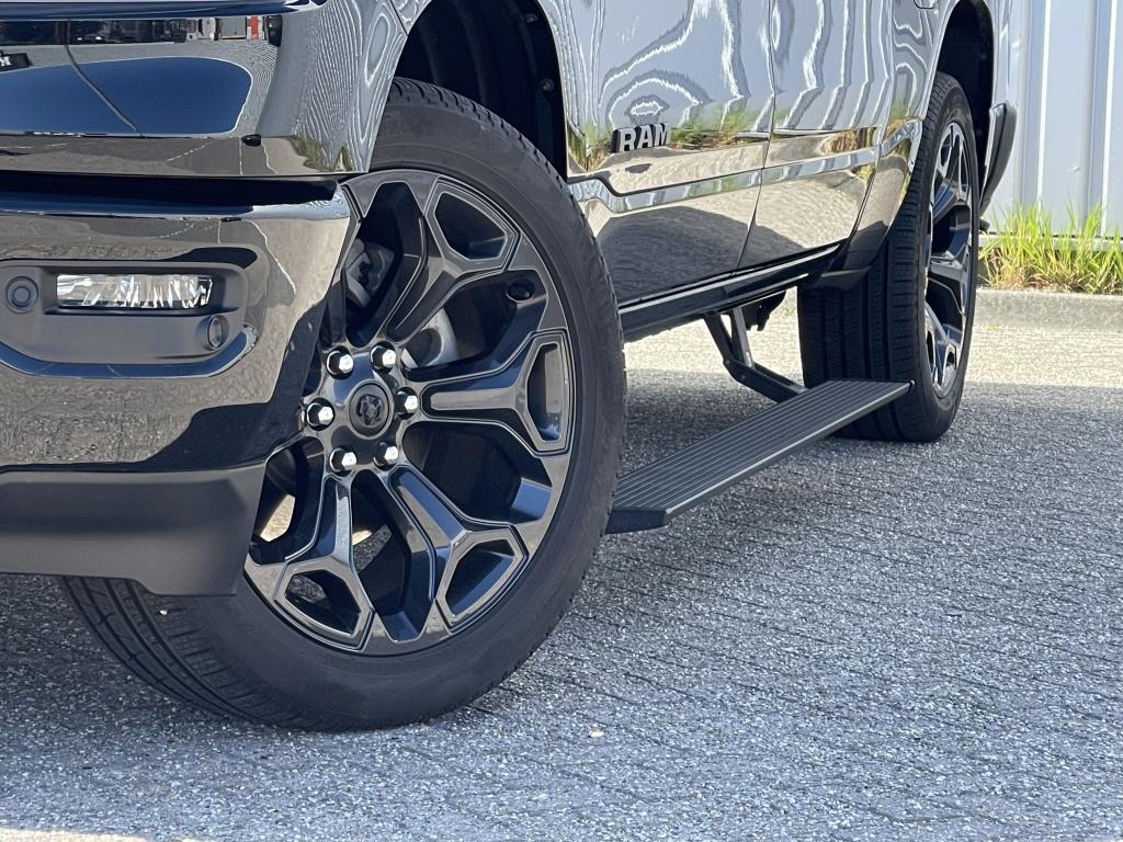 Dodge Ram 1500 pick up 4x4 Crew Sport etorque LPG (bj 2024), Auto's, Automaat, Gebruikt, Zwart, Bedrijf