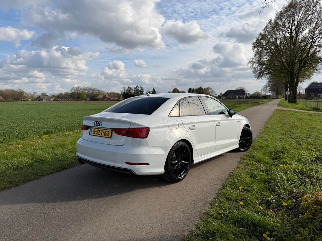 Audi A3 1.4TFSI 110KW COD Sedan S-tr 2015 Wit, Auto's, Audi, 4 cilinders, Leder en Stof, Wit, Origineel Nederlands
