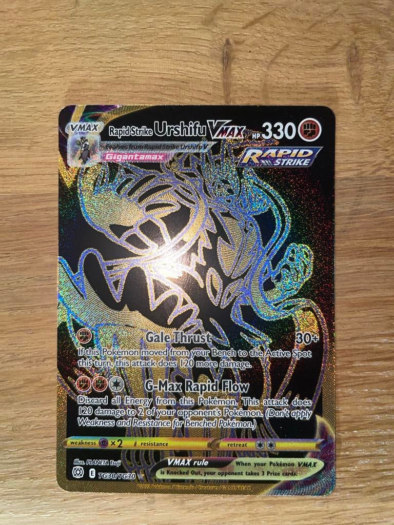 Pokémon Urshifu VMAX Rapid Strike Gold (TG30/TG30), Ophalen of Verzenden, Zo goed als nieuw, Losse kaart, Foil