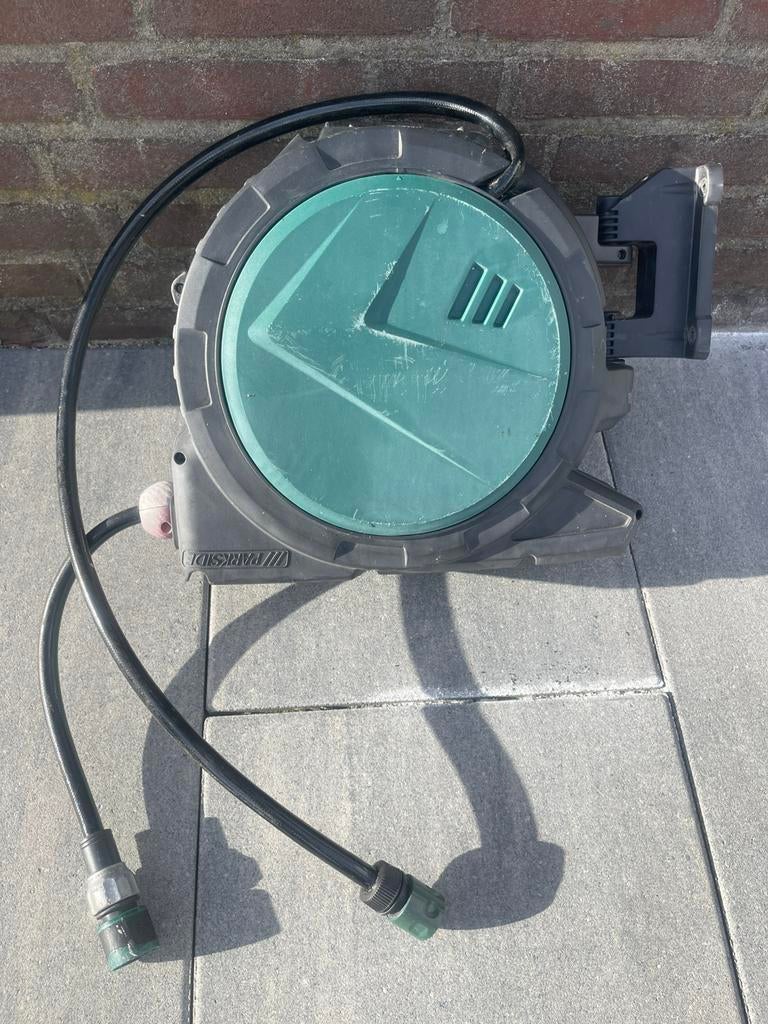 Slangenhaspel + 10m slang incl muurbevestiging., Tuin en Terras, Tuinslangen, Ophalen of Verzenden, Zo goed als nieuw, Tuinslang