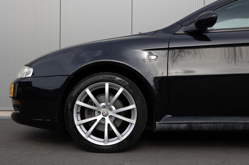 Alfa Romeo GT 1.8 T.Spark | NL-AUTO | LEDER | CLIMATE | CRUI, Auto's, Alfa Romeo, Voorwielaandrijving, Gebruikt, Zwart, 4 cilinders