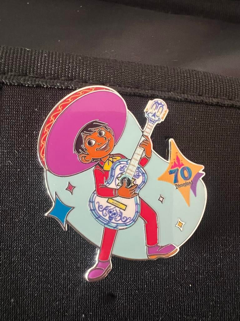 Disney Miguel 70e Verjaardag Pin - Coco Disneyland, Verzamelen, Ophalen of Verzenden, Overige figuren, Nieuw, Overige typen