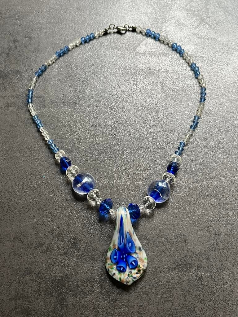 Ketting met glaskralen en glazen hanger, Ophalen of Verzenden, Zo goed als nieuw, Blauw, Overige materialen