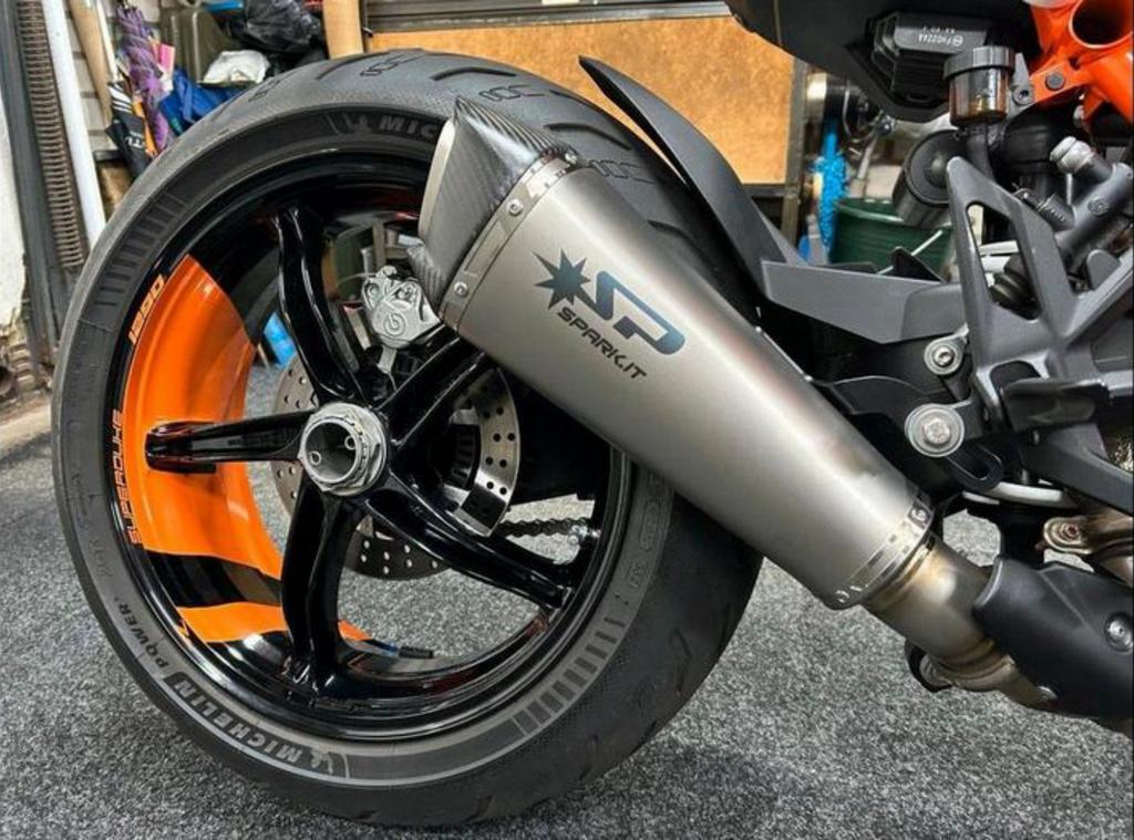 KTM Superduke 1290/1390R Gehomologeerde Spark uitlaatdemper, Ophalen of Verzenden, Zo goed als nieuw