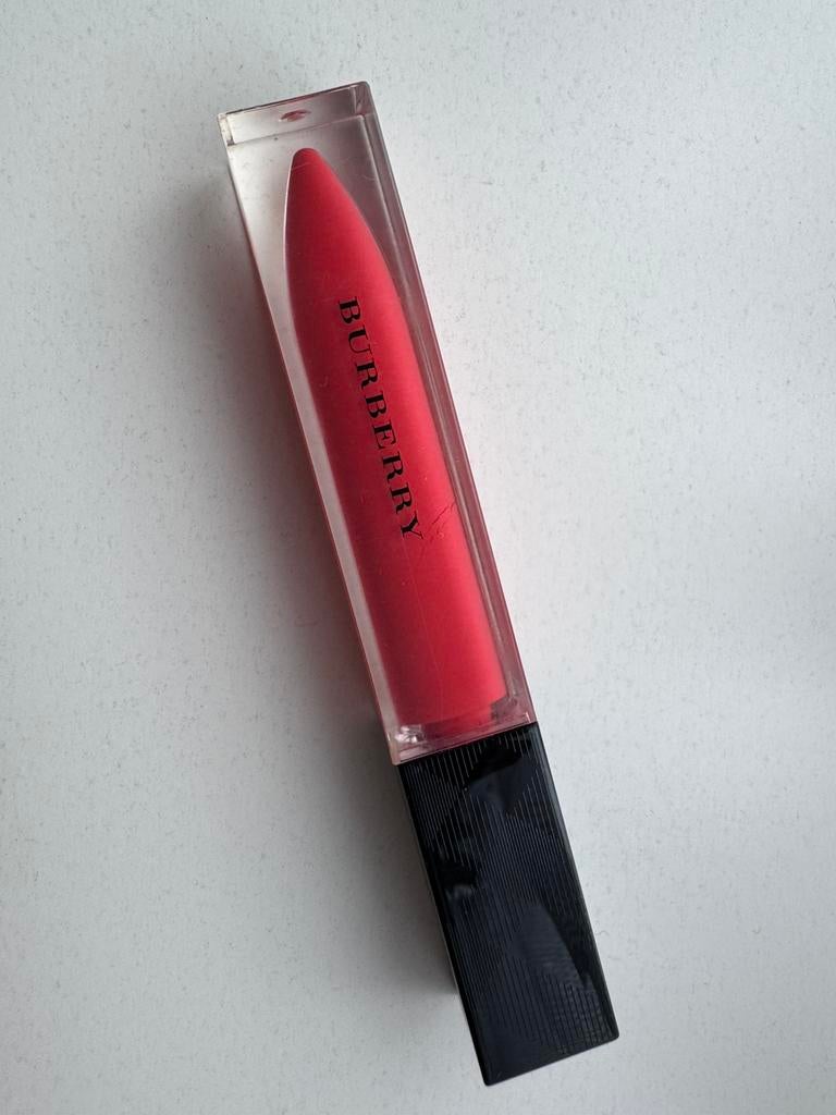Burberry lipstick velvet bright coral, Ophalen of Verzenden, Zo goed als nieuw, Lippen