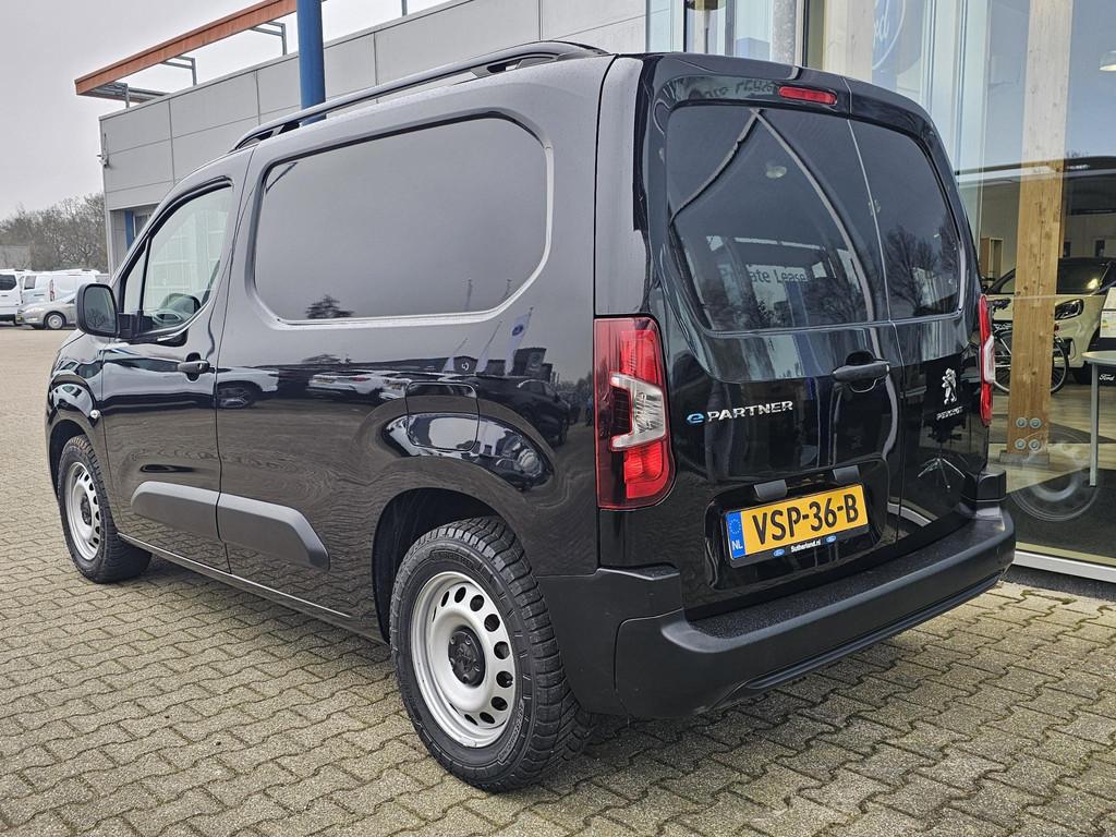 Peugeot e-Partner 136 L1 50 kWh Lane assist | Navigatie | Le, Gebruikt, 750 kg, 275 km, Zwart