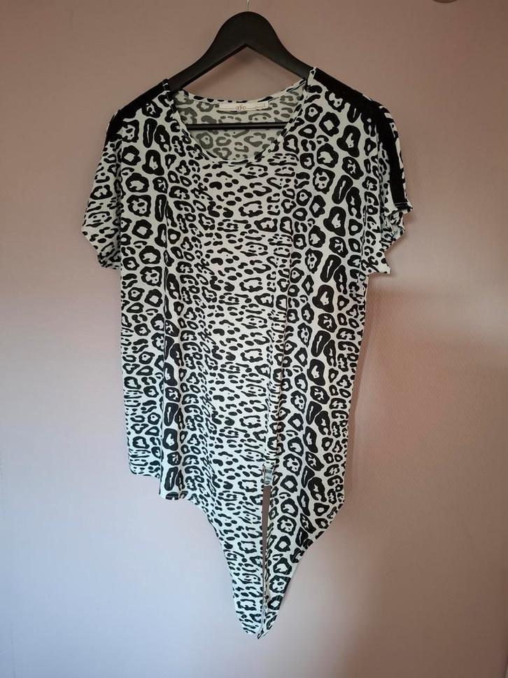 soepele travelstof top van AAIKO maat L, Kleding | Dames, Tops, Zo goed als nieuw, Maat 42/44 (L), Korte mouw, Ophalen of Verzenden