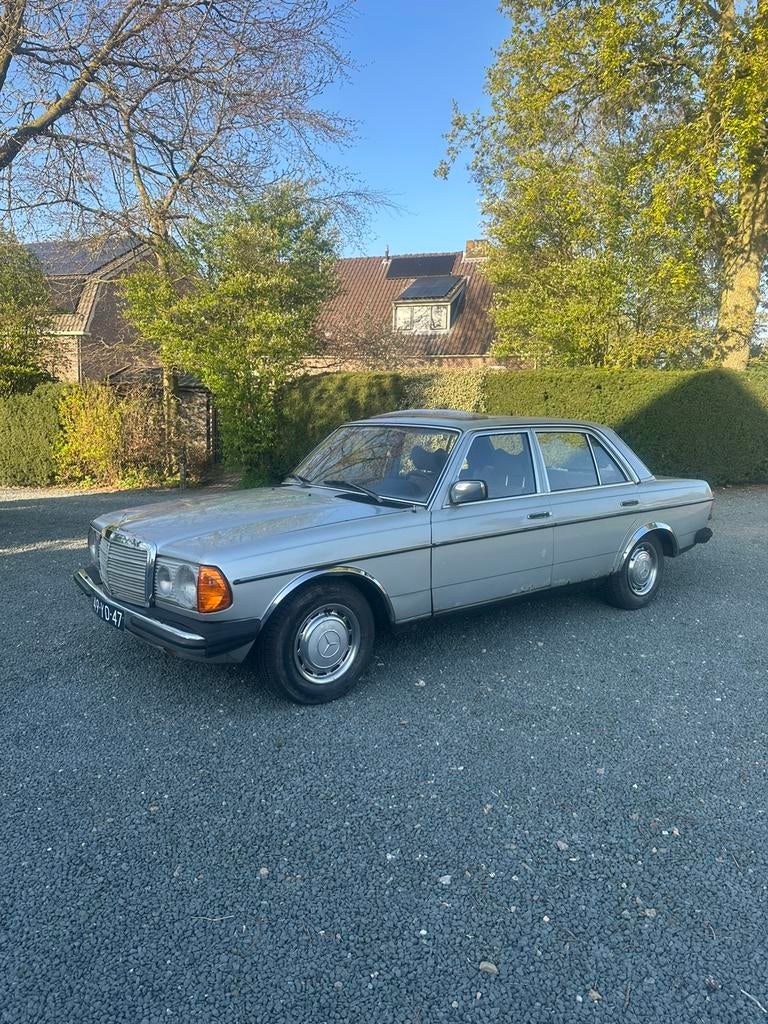 Mercedes-Benz W123 240D 1977 Grijs belastingvrij, 65 pk, Particulier, 2376 cc, Sedan