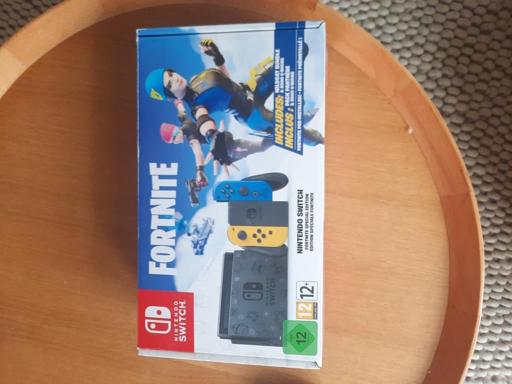 Switch Fortnite Special Edition + Hoesje, Ophalen of Verzenden, Gebruikt, Met 2 controllers, Switch Original