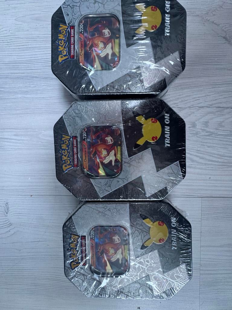 Pokémon Celebrations Bundel: Tins, Pikachu V-Union & Chariza, Hobby en Vrije tijd, Verzamelkaartspellen | Pokémon, Ophalen of Verzenden