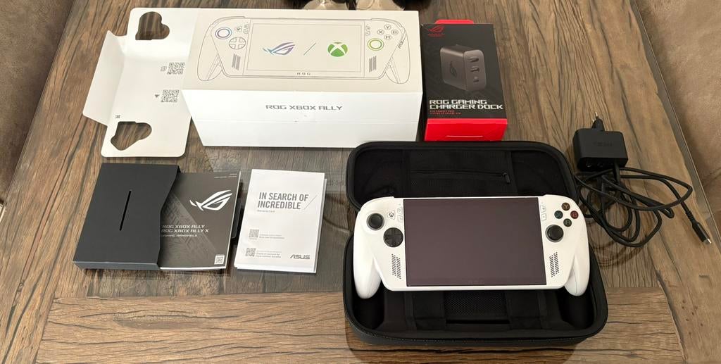 “ASUS ROG XBOX Ally + Charger Dock + Case – Compleet, Spelcomputers en Games, Spelcomputers | Overige, Ophalen, ASUS, Zo goed als nieuw