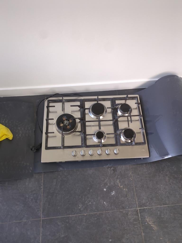 Gasfornuis met 6 pitten, Ophalen