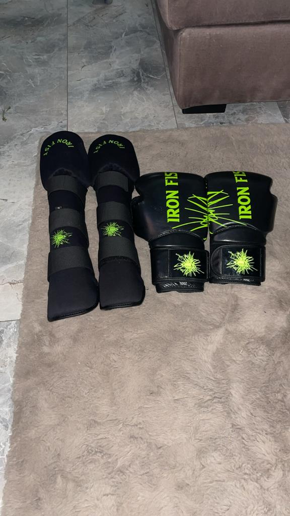 Kickboks set, Overige, Vechtsportbescherming, Ophalen of Verzenden, Zo goed als nieuw