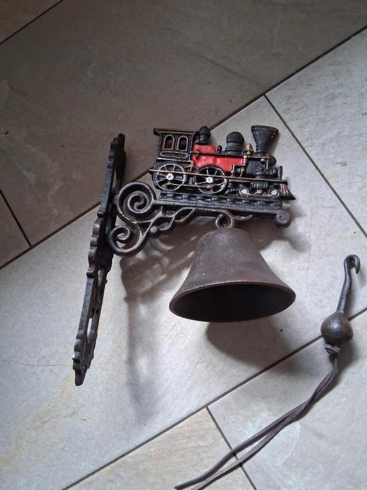 Buitenbel met locomotief, gietijzer, Huis en Inrichting, Deurbellen, Zo goed als nieuw, Draadloos, Ophalen of Verzenden
