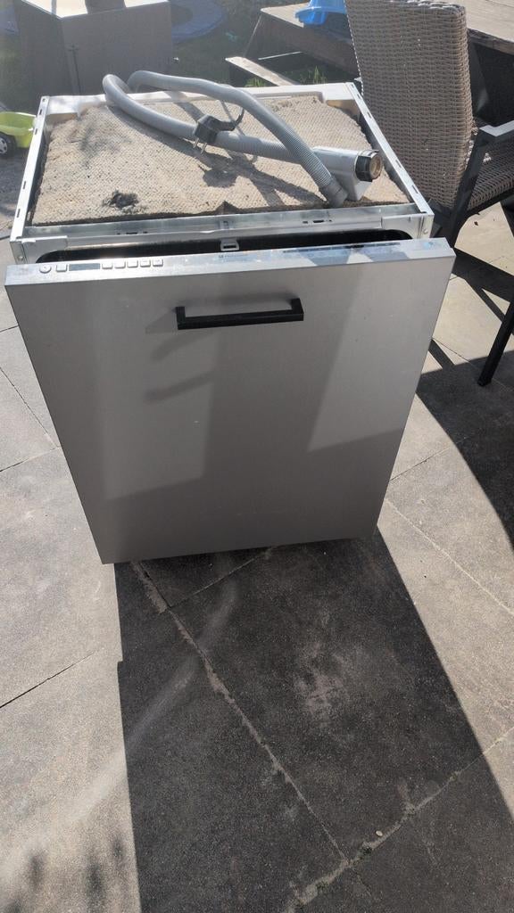 Inbouw vaatwasser - deur defect - gratis af te halen, 60 cm of meer, Ophalen of Verzenden, Inbouw, Niet werkend