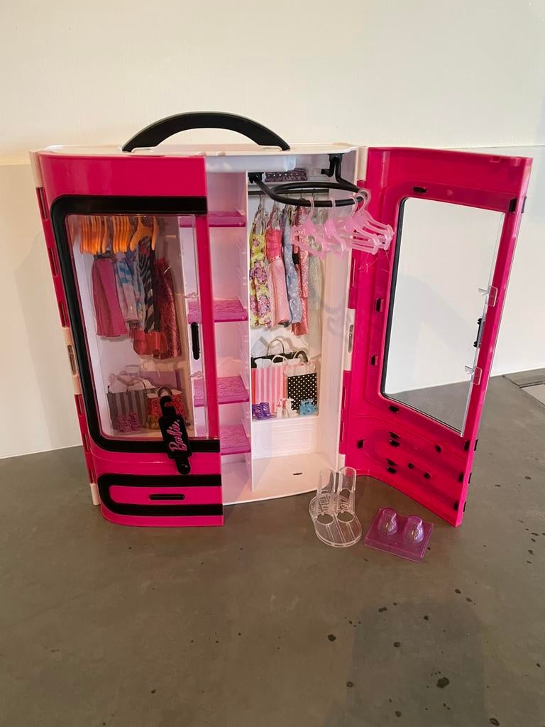 Barbie kledingkast, Ophalen of Verzenden, Zo goed als nieuw, Toebehoren