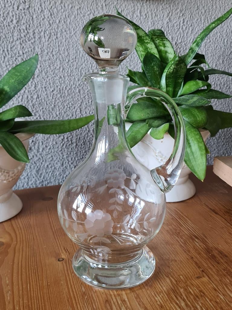 Glazen karaf met gegraveerd bloemmotief, ca. 23 cm hoog, Antiek en Kunst, Antiek | Glas en Kristal, Ophalen
