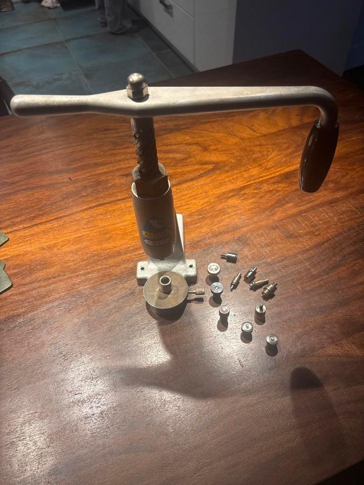 Astor 51 knopenmachine, Doe-het-zelf en Verbouw, Gereedschap | Handgereedschap, Gebruikt, Ophalen