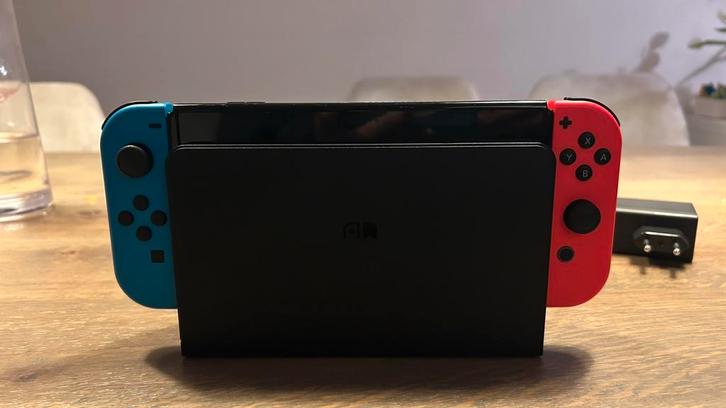 Nintendo switch+accessoires, Spelcomputers en Games, Spelcomputers | Nintendo Switch, Zo goed als nieuw, Switch Original, Met 2 controllers