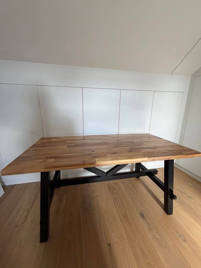Ikea Skogsta eettafel, massief hout, Ophalen, 100 tot 150 cm, Zo goed als nieuw, 150 tot 200 cm