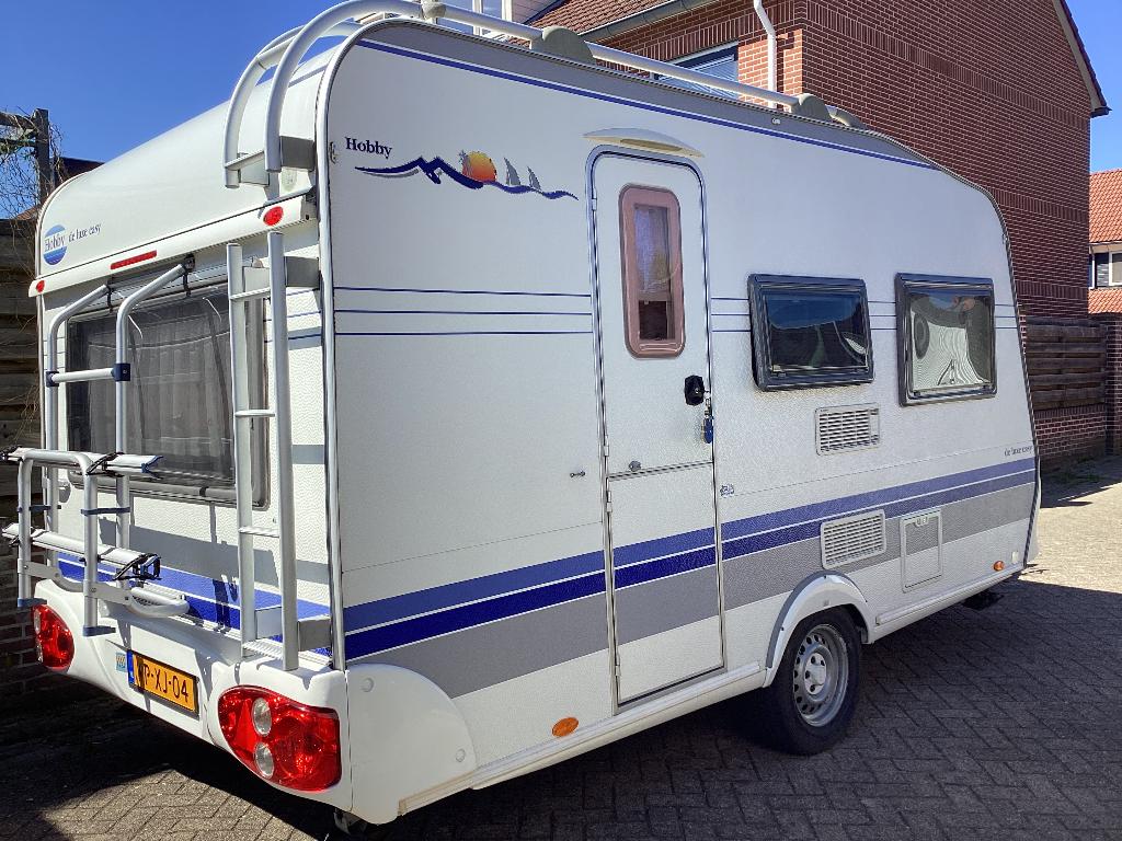 Hobby De luxe easy 400 KB optie:(complete inboedel), Caravans en Kamperen, Caravans, Rondzit, Hobby, 750 - 1000 kg, Dwarsbed
