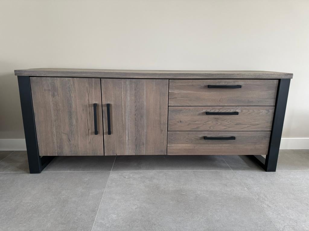 Dressoir Verato, Pronto Wonen (kleur Moose), Ophalen, 150 tot 200 cm, Eikenhout, Zo goed als nieuw