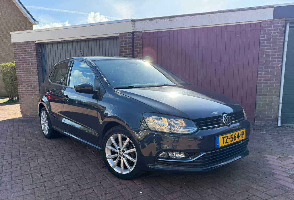 Volkswagen Polo 1.2 TSI Highline facelift 90PK, Auto's, Volkswagen, Stof, 40 €/maand, 4 cilinders, Navigatiesysteem
