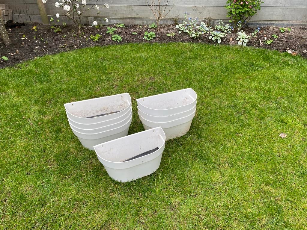 Set van 8 witte halfronde plantenbakken voor aan de muur, Tuin en Terras, Ophalen, Overige soorten, Volle zon