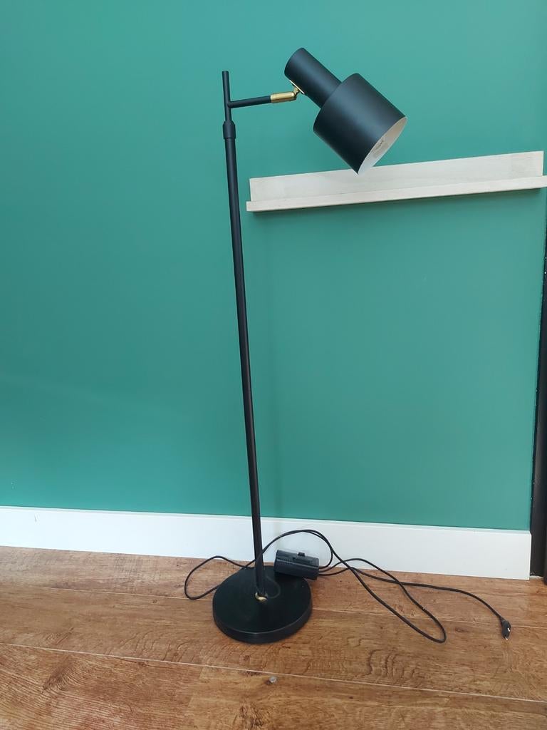 KARWEI Vloerlamp Nordin - zwart, Huis en Inrichting, Lampen | Vloerlampen, Ophalen, Zo goed als nieuw, Metaal, 150 tot 200 cm