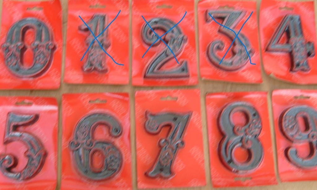 huisnummers in rood / zwart kunststof € 2,50 op=op !, Ophalen of Verzenden, Nieuw