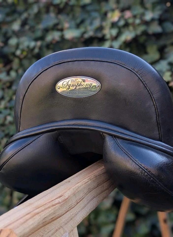 Dressuurzadel 17.5 inch, Dieren en Toebehoren, Ophalen of Verzenden, Zo goed als nieuw, Dressuur